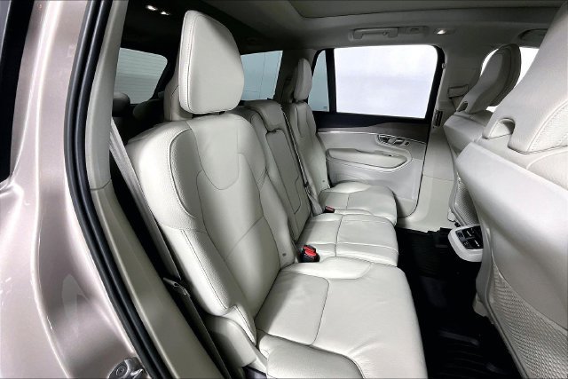 Used 2023 Volvo XC90 B6 Plus AWD/4WD image 28