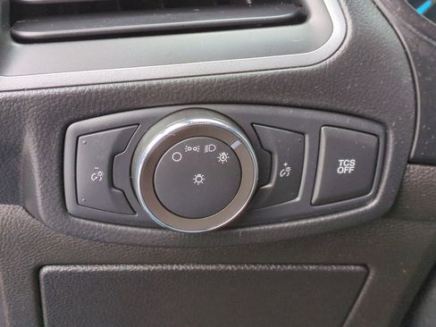 Used 2020 Ford Edge SE image 18