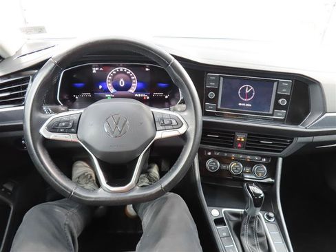 Used 2024 Volkswagen Jetta SE FWD image 17