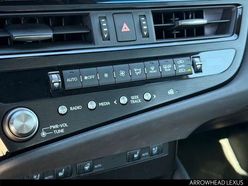 Used 2025 Lexus ES 300h w/ Premium Package image 23