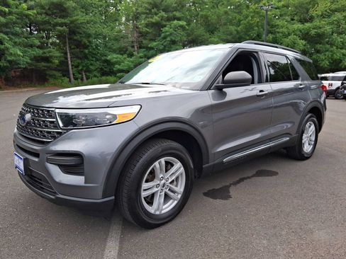 Certified 2024 Ford Explorer XLT AWD/4WD image 3