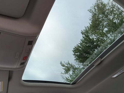 Used 2024 Volkswagen Jetta SE w/ Panoramic Sunroof Package FWD image 27