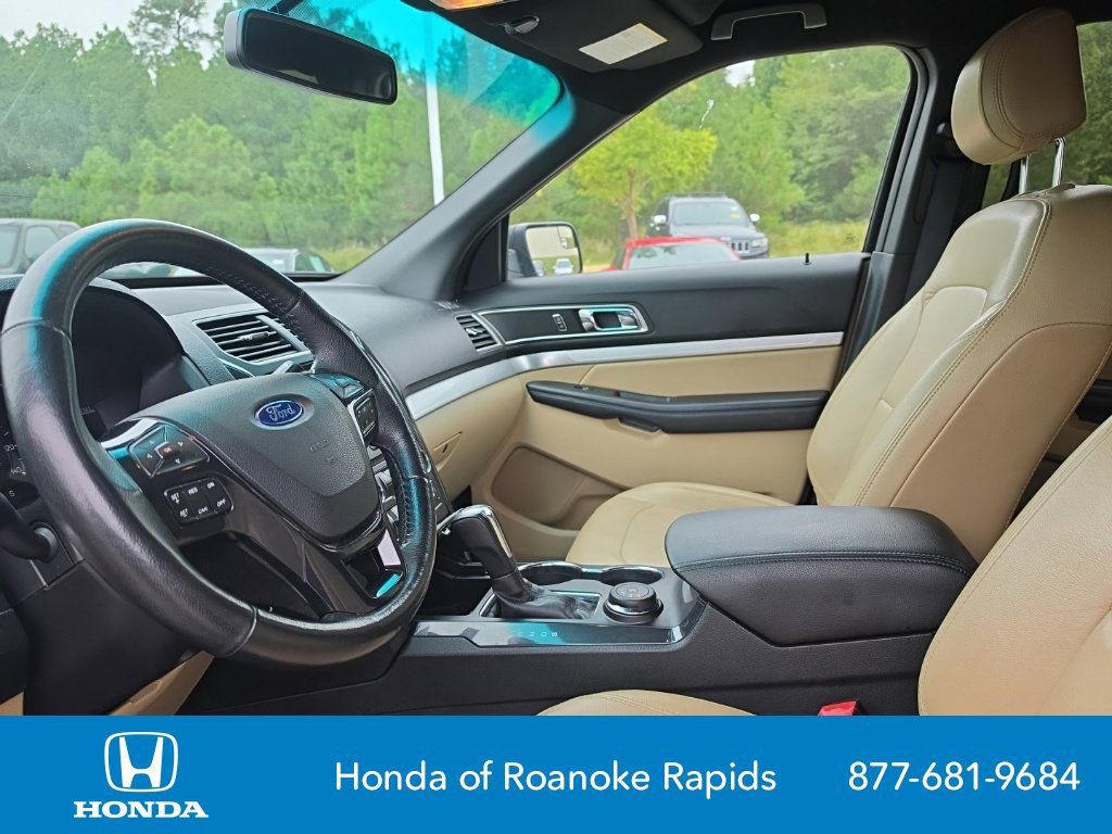 Used 2017 Ford Explorer XLT w/ Equipment Group 202A AWD/4WD image 10
