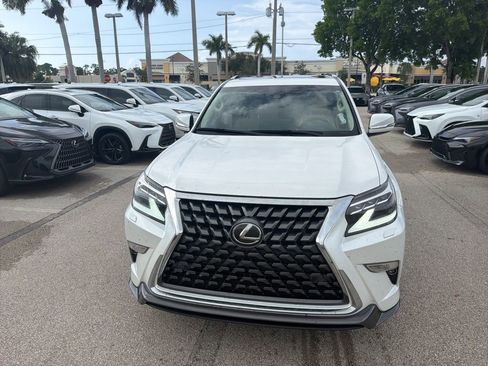 Used 2023 Lexus GX 460 Premium w/ Accessory Package AWD/4WD image 9