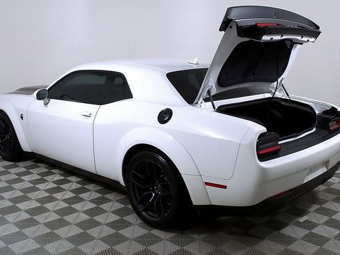 Used 2019 Dodge Challenger SRT Hellcat Redeye image 10