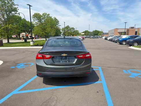 Used 2016 Chevrolet Malibu LT w/ Leather Package FWD image 6
