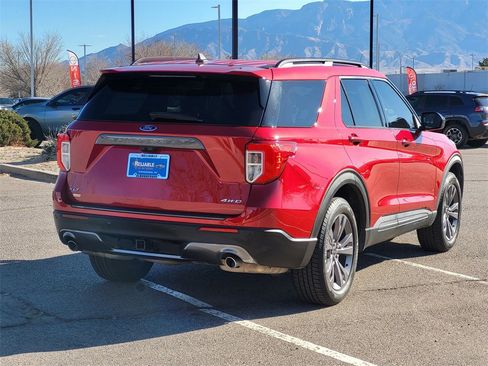 Used 2022 Ford Explorer XLT w/ Equipment Group 202A image 4