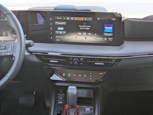 Used 2025 Nissan Kicks SR FWD image 17