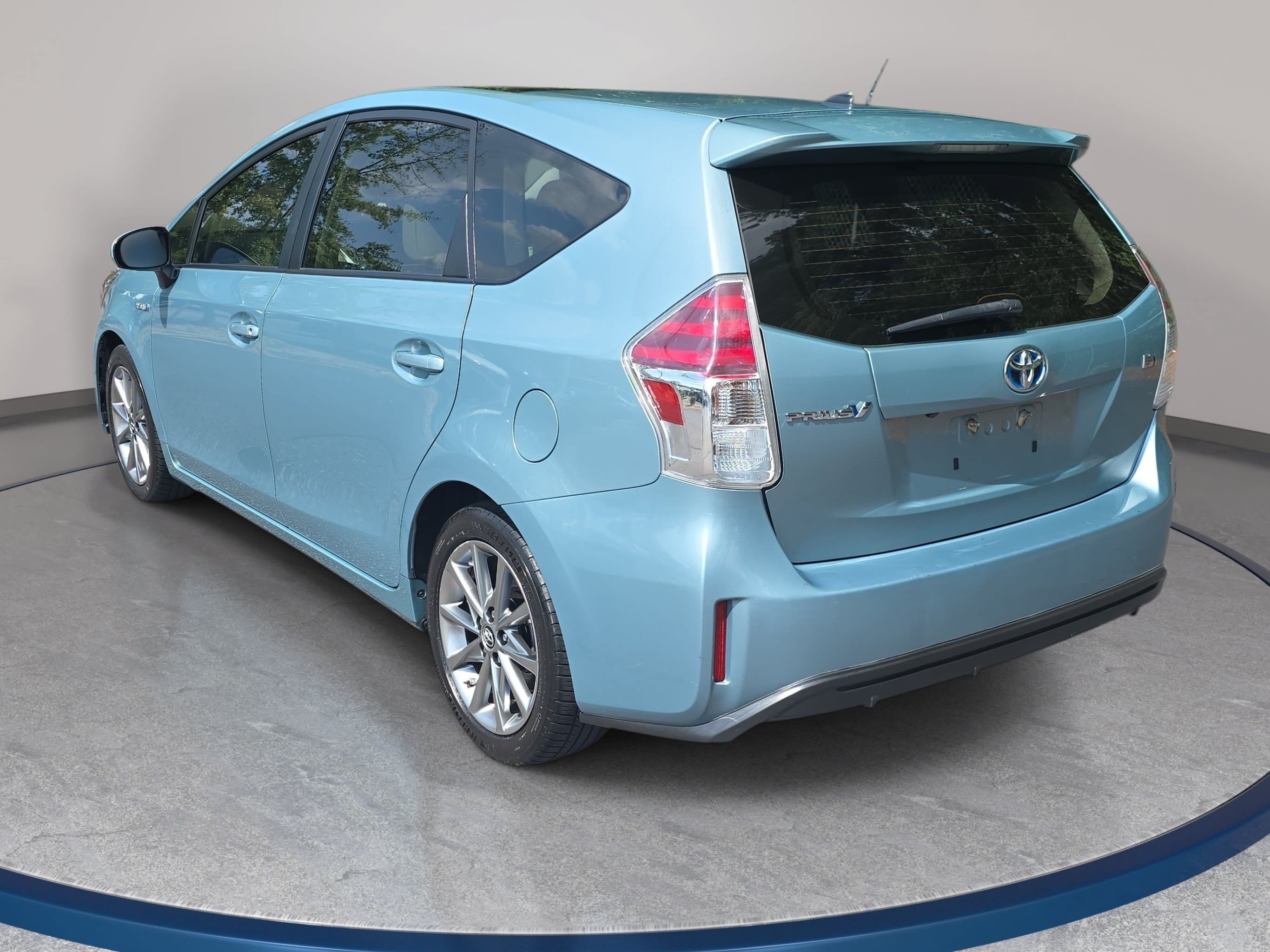 Used 2015 Toyota Prius V Five w/ Advanced Technology Package FWD image 7