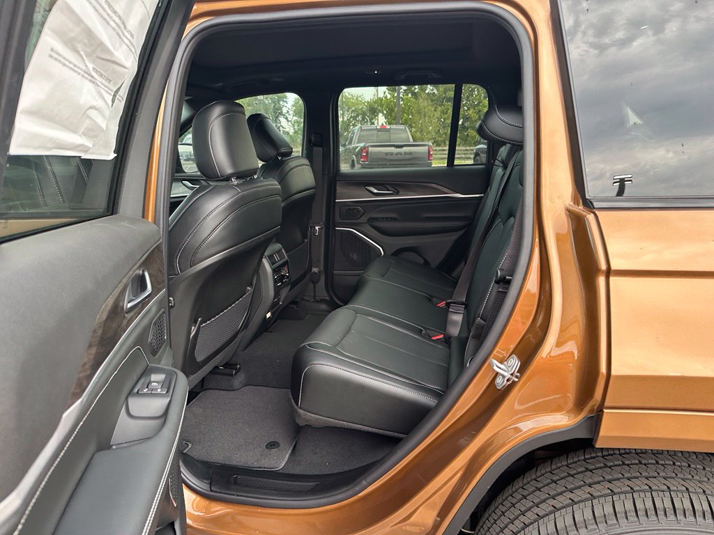 New 2027 Jeep Grand Cherokee Limited AWD/4WD image 14