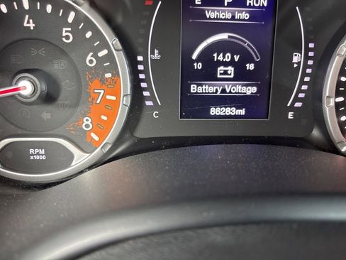 Used 2018 Jeep Renegade Latitude FWD image 16
