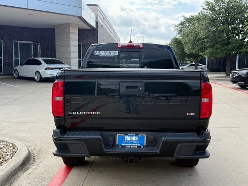 Used 2022 Chevrolet Colorado Z71 AWD/4WD image 4
