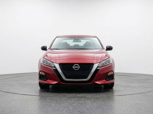 Used 2025 Nissan Altima 2.5 SV image 2