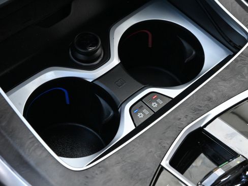 Used 2025 BMW X7 xDrive40i w/ Executive Package image 29