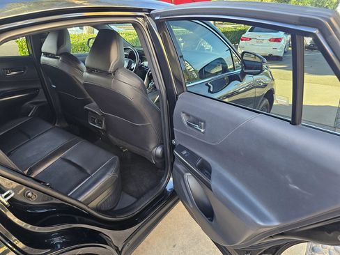 Used 2023 Toyota Venza Nightshade image 26