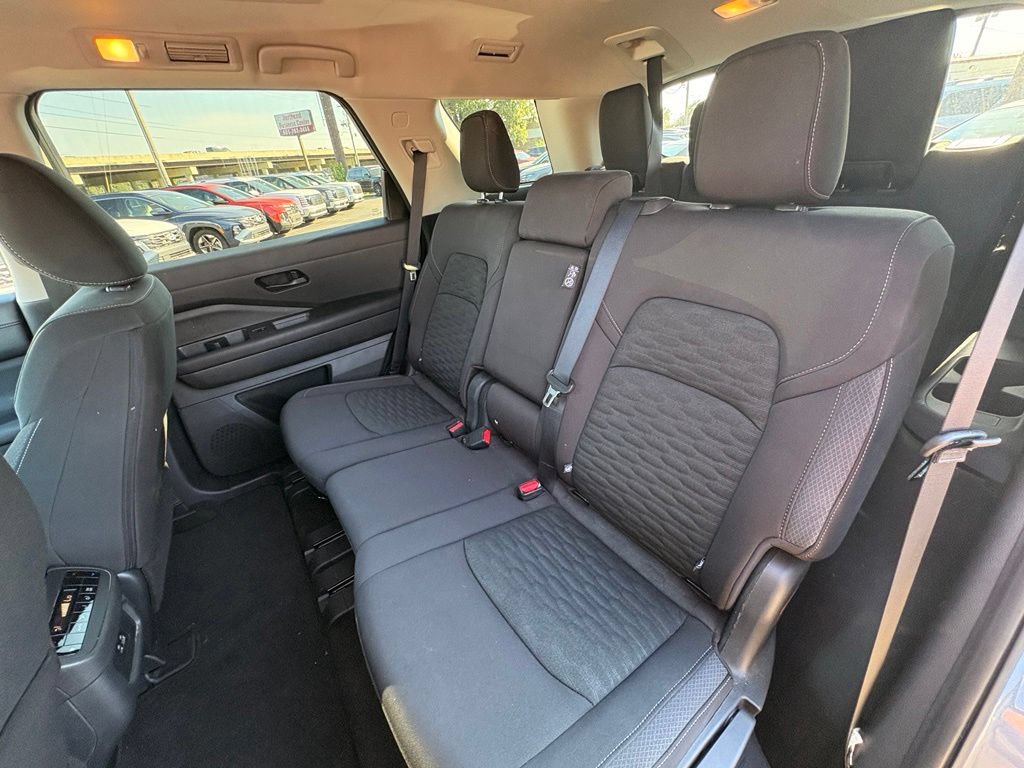 Used 2025 Nissan Pathfinder SV FWD image 26