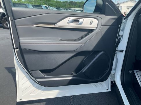 New 2026 Ford Explorer Active RWD image 17
