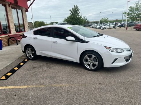 Used 2018 Chevrolet Volt LT w/ Comfort Package FWD image 3
