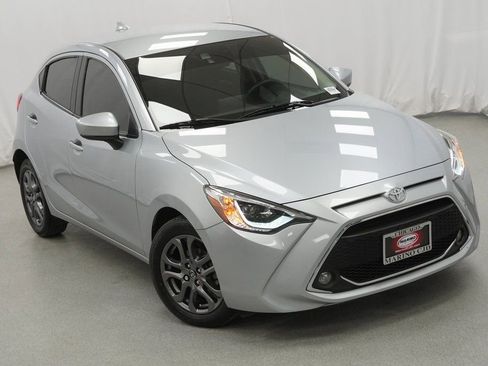Used 2020 Toyota Yaris XLE image 9