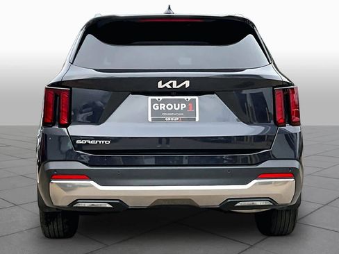 Used 2025 Kia Sorento S FWD image 5