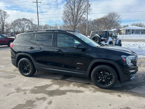 Used 2022 GMC Terrain AT4 w/ Infotainment Package II image 12