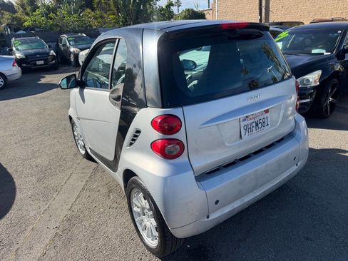 Used 2011 smart fortwo pure RWD image 3