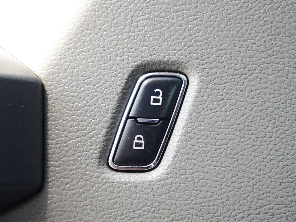 Used 2016 Ford F150 XLT AWD/4WD image 26