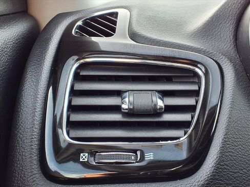 Used 2018 Jeep Compass Limited image 28