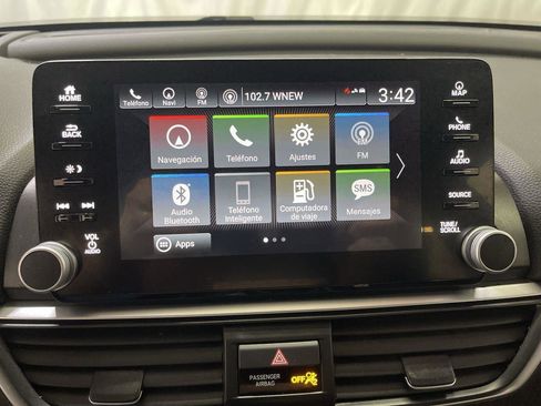 Used 2018 Honda Accord Touring image 16