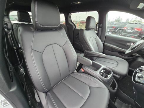 New 2026 Chrysler Voyager LX FWD image 13