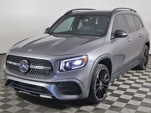 Used 2023 Mercedes-Benz GLB 250 w/ AMG Line image 7