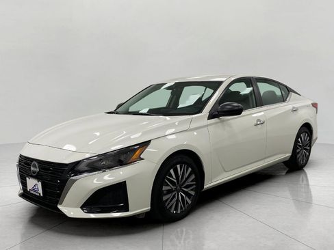 Certified 2025 Nissan Altima 2.5 SV FWD image 8