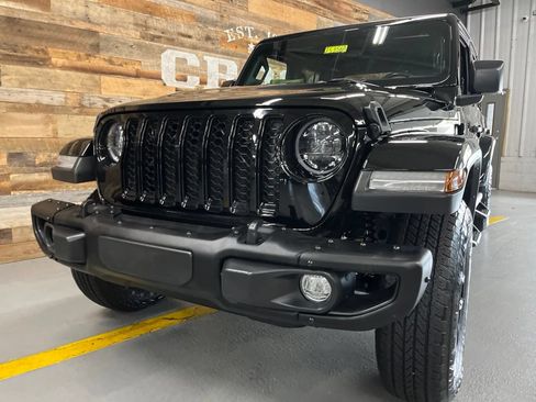 Used 2023 Jeep Gladiator Sport AWD/4WD image 8