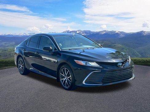 Used 2022 Toyota Camry XLE w/ Carpet Mat Package (TMS) AWD/4WD image 8