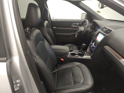 Used 2019 Ford Explorer Limited w/ Class III Trailer Tow Package FWD image 21