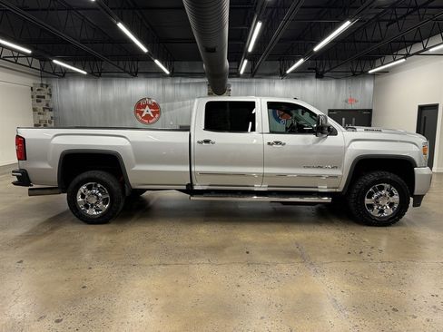 Used 2017 GMC Sierra 3500 Denali w/ Duramax Plus Package image 15
