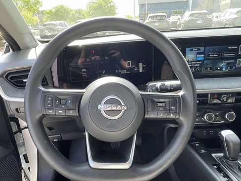 Used 2025 Nissan Kicks SV image 19