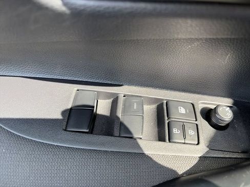 Used 2025 Toyota Corolla LE FWD image 13