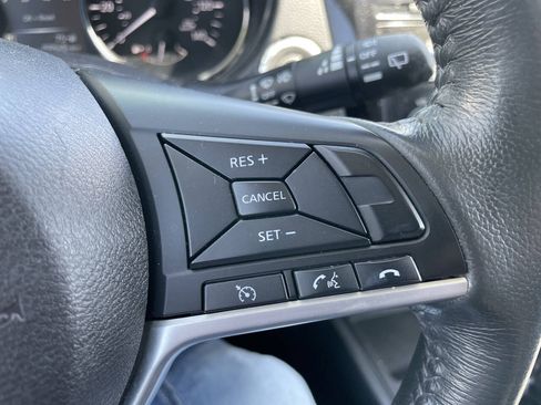 Used 2017 Nissan Rogue SV AWD/4WD image 22
