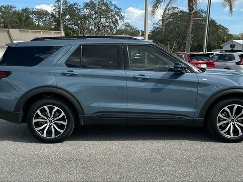 Used 2025 Ford Explorer ST-Line w/ Premium Package image 12