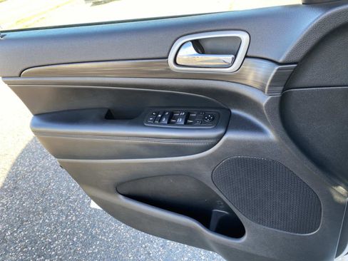 Certified 2021 Jeep Grand Cherokee Laredo X image 20