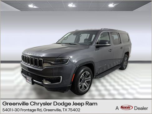 Used 2024 Jeep Wagoneer L Series II w/ Flexible Seating Group AWD/4WD image 1