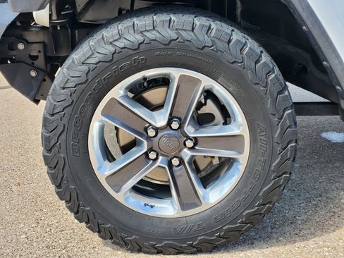 Used 2019 Jeep Wrangler Unlimited Sahara w/ Safety Group AWD/4WD image 10