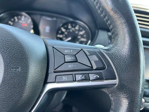 Used 2017 Nissan Rogue SV w/ SV Premium Package FWD image 15