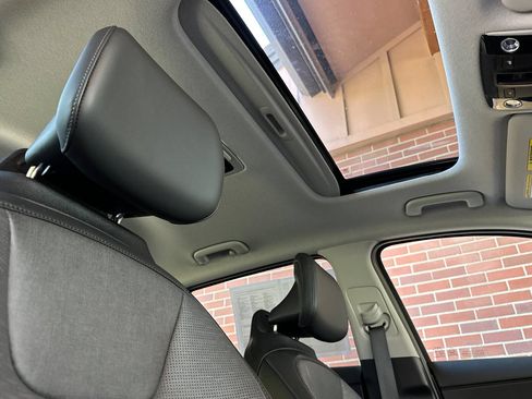 Certified 2025 Kia Niro FWD image 17