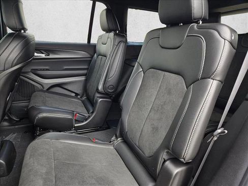 New 2025 Jeep Grand Cherokee L Altitude image 15