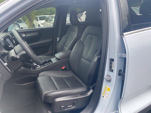 Used 2024 Volvo XC40 B5 Plus w/ Climate Package AWD/4WD image 12