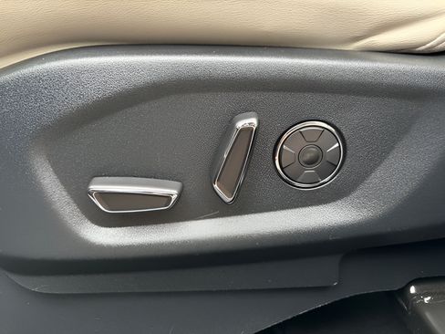 Used 2018 Ford Explorer Platinum AWD/4WD image 19