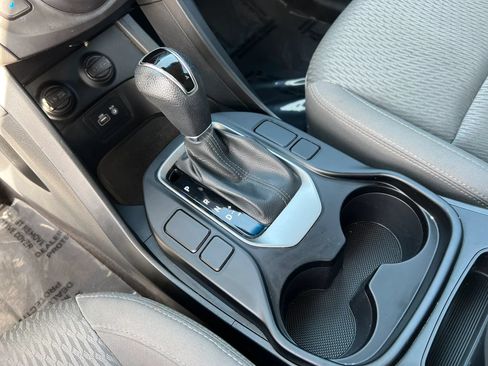 Used 2017 Hyundai Santa Fe SE FWD image 18