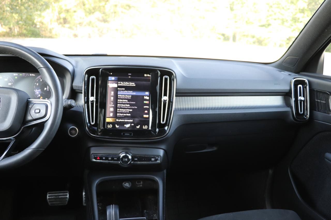 Used 2022 Volvo XC40 T5 R-Design w/ Advanced Package AWD/4WD image 32